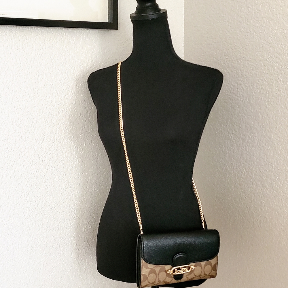 Coach Signature Wallet/Crossbody/Wristlet
